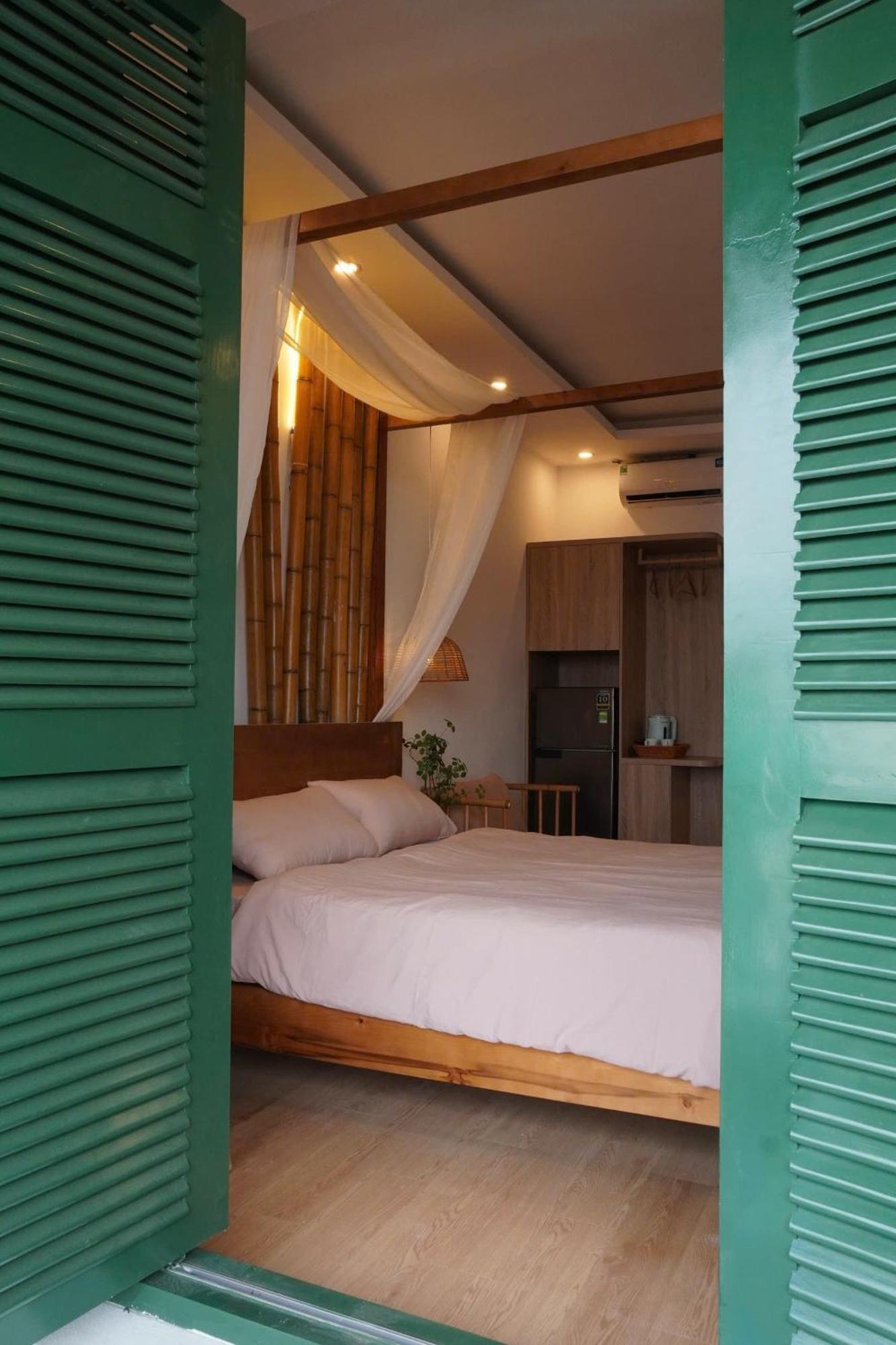 Chong * Hanoi